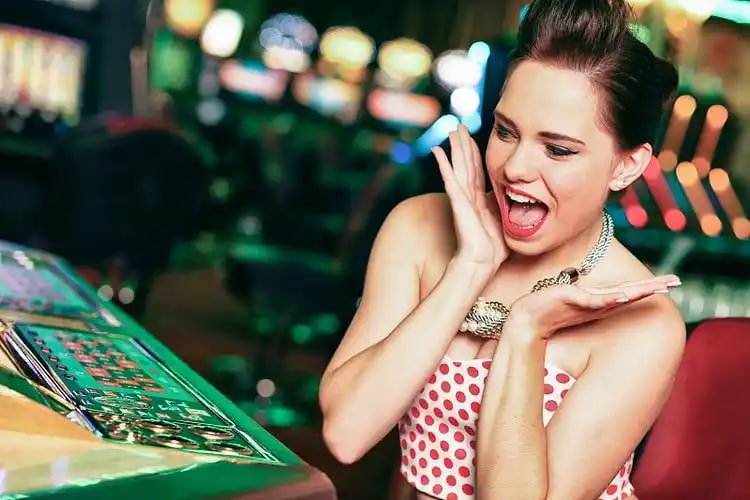 3446 slot roulette table interface on Android and iOS phones side-by-side